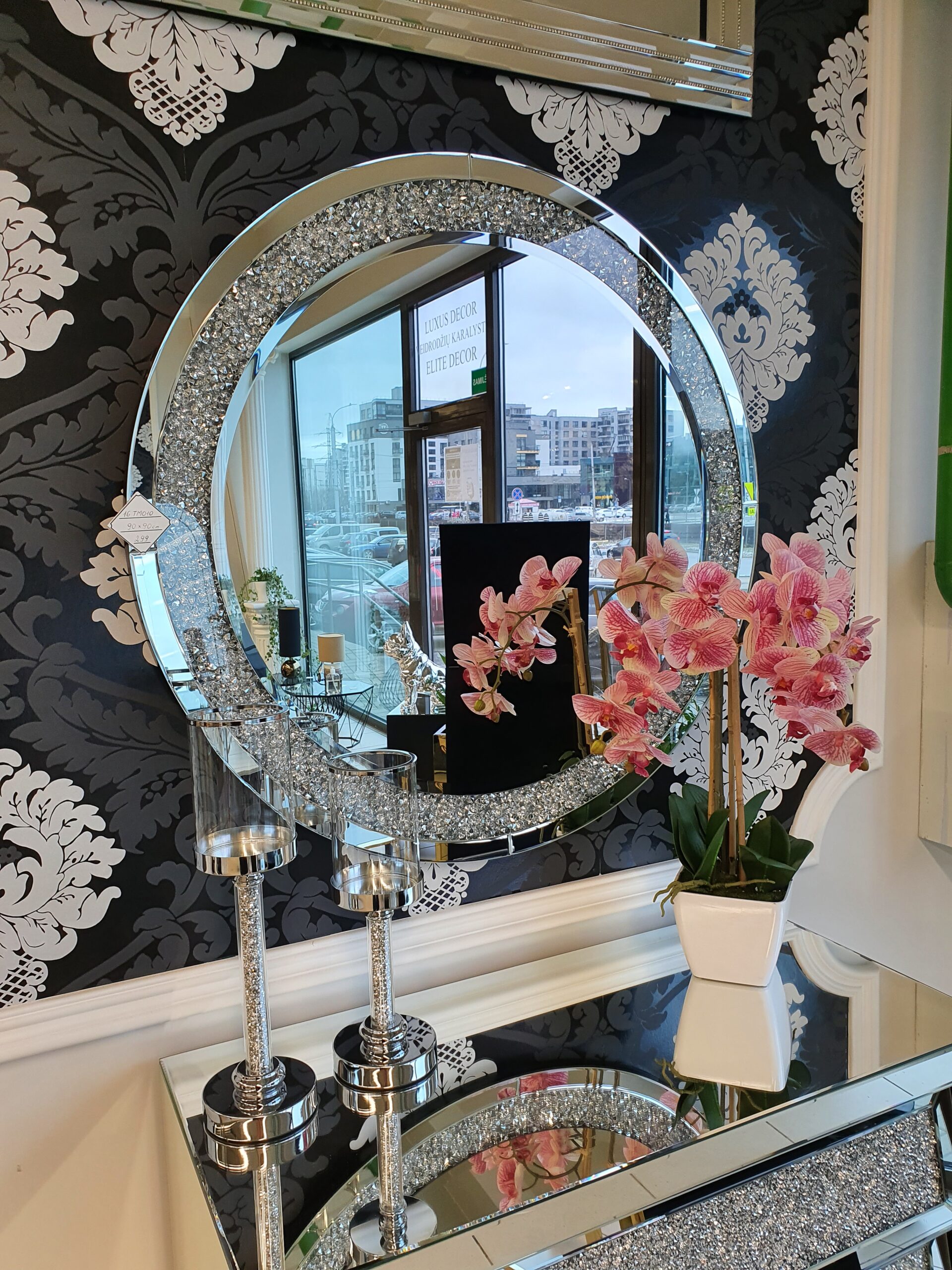 Klasikiniai ir modernūs veidrodžiai