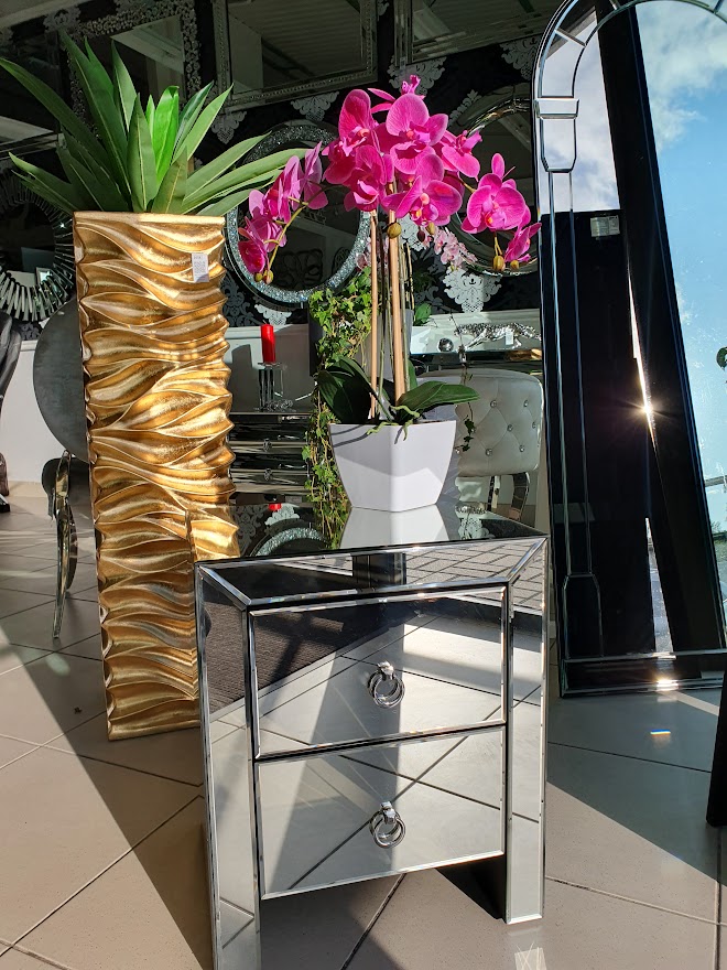 Veidrodžiai, konsolės, komodos, veidrodiniai baldai