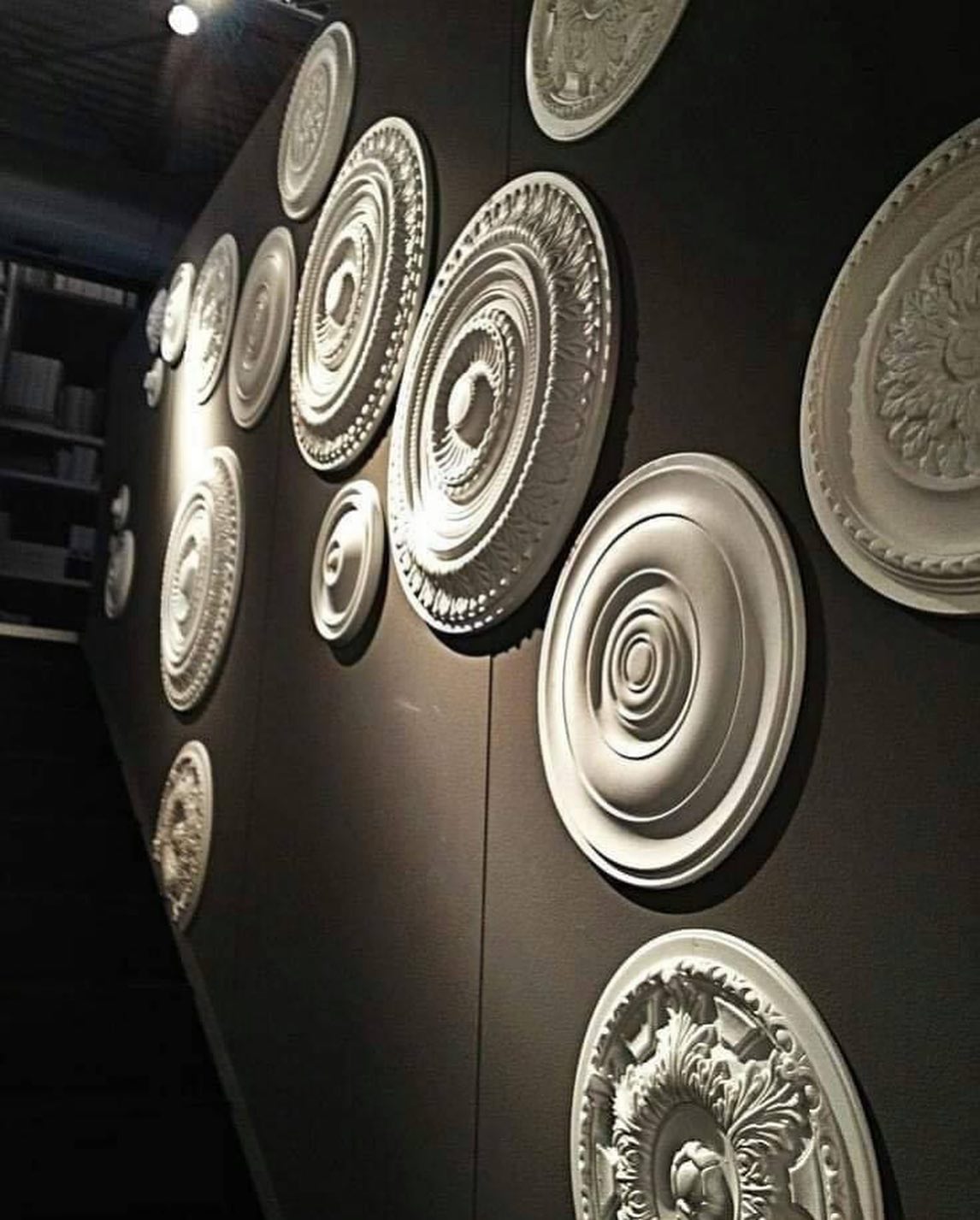 Grindjuostes, karnizai, moldingai, dekoras