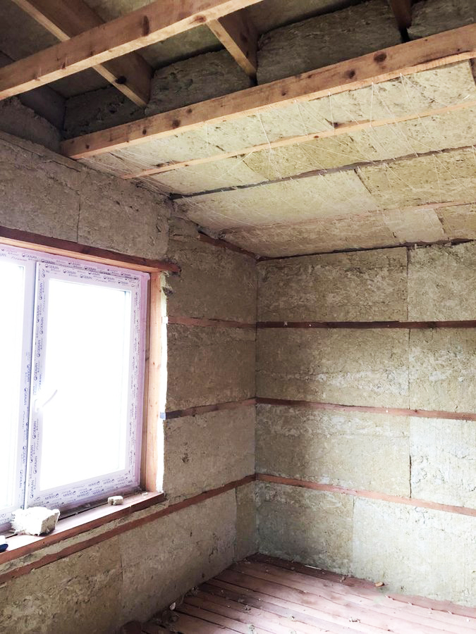 Parduodamas renovuotas rąstinis namas, ramioje vietoje.