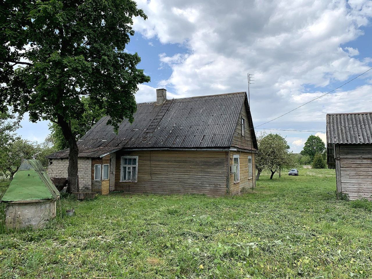 Parduodama sodyba šalia miško Anykščių r.