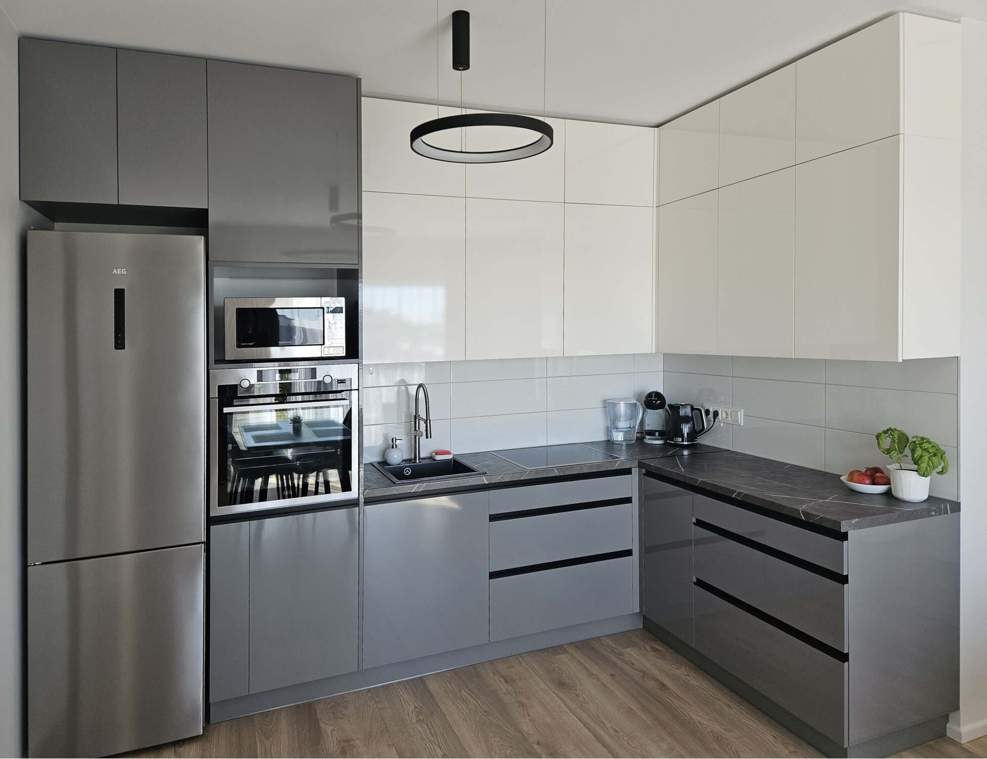 Baldai gamintojo kainomis. Virtuvės, biuro, miegamojo, jaunuolio, svetainės, prieškambario baldai, spintos, drabužinės, lentynos…