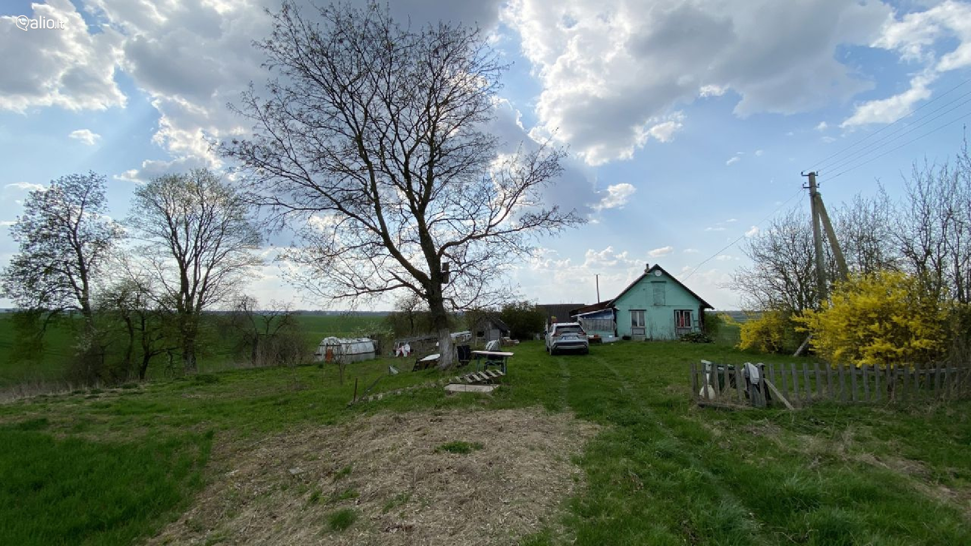 Parduodama sodyba vienkiemyje