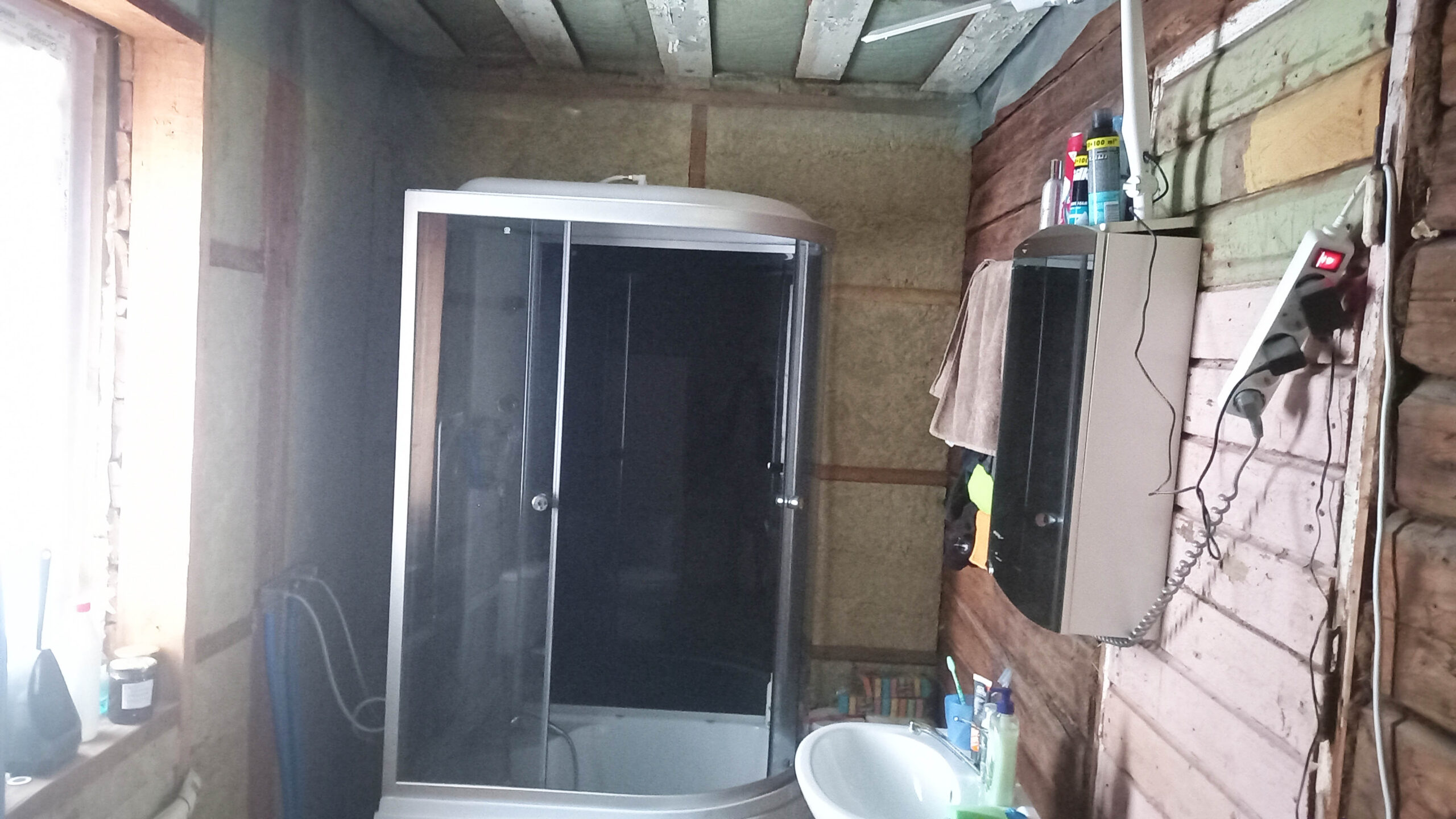 Parduodamas renovuotas rąstinis namas, ramioje vietoje.