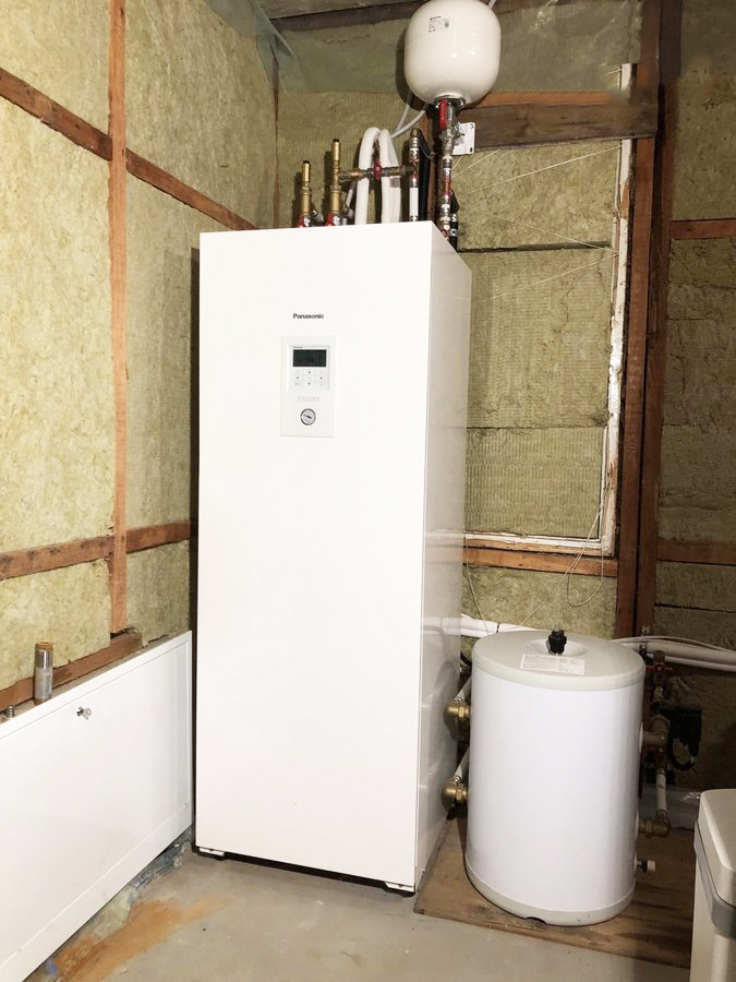 Parduodamas renovuotas rąstinis namas, ramioje vietoje.