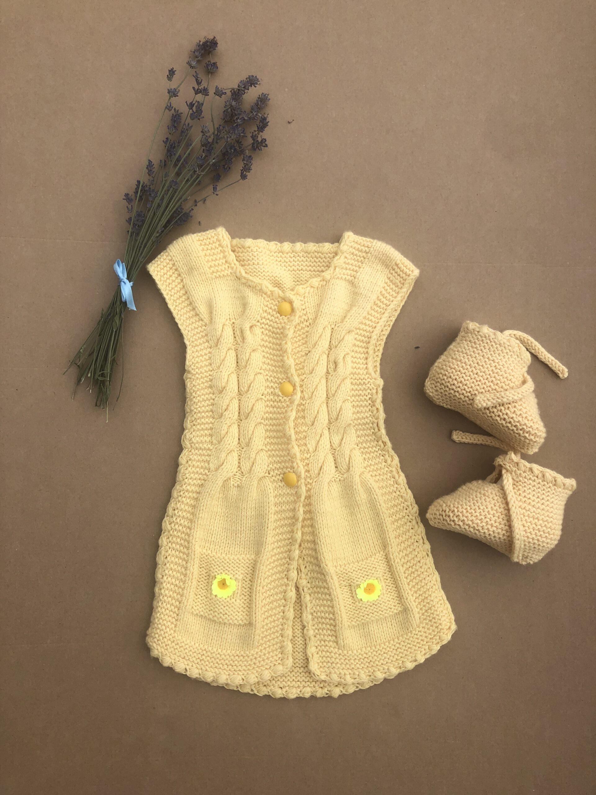 Švelnutė – minkštutė suknelė – sarafanas gelsvos spalvos mergytei