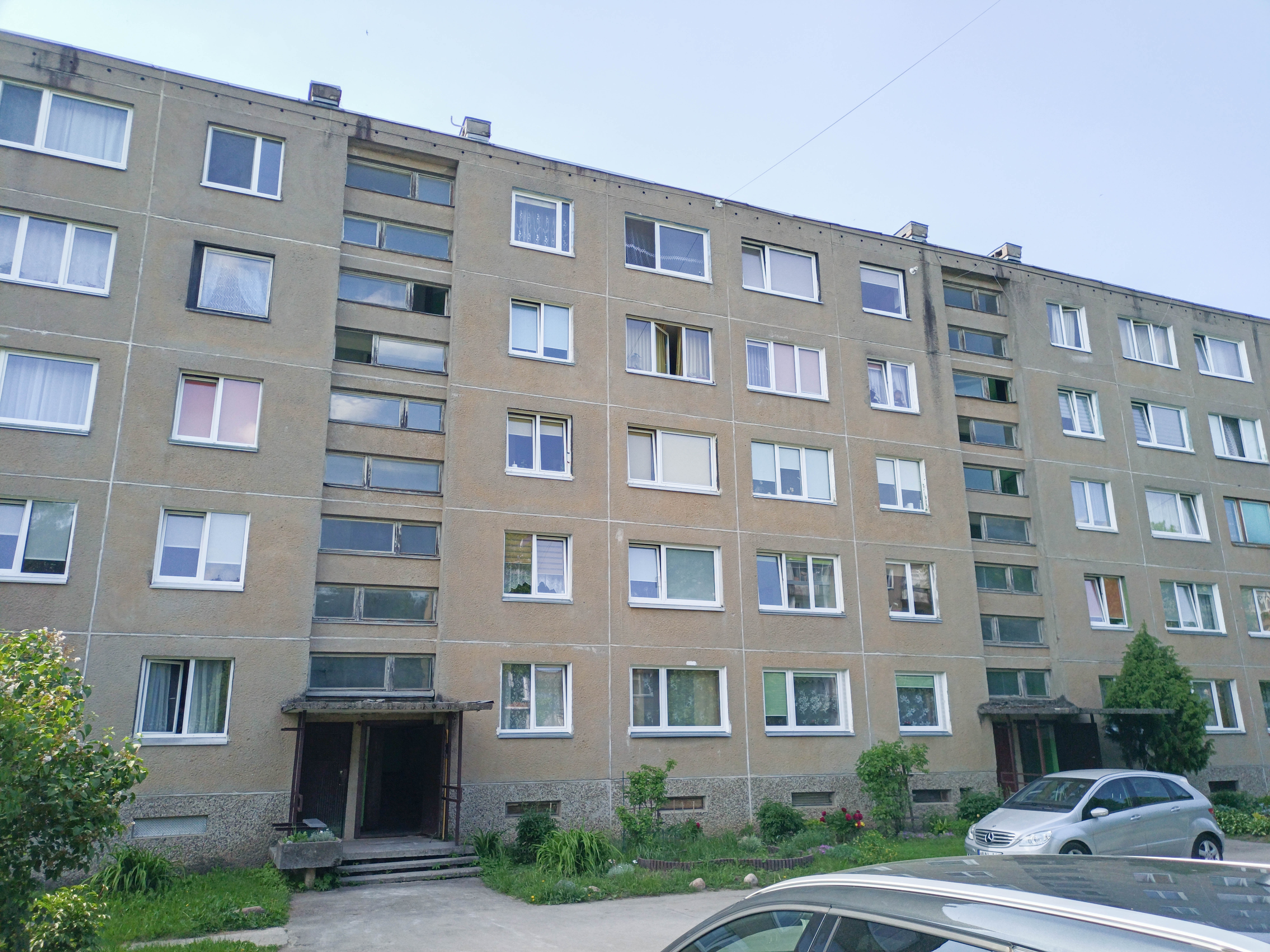 Parduodamas tvarkingas 2 kambarių butas (Naujoji Akmenė)