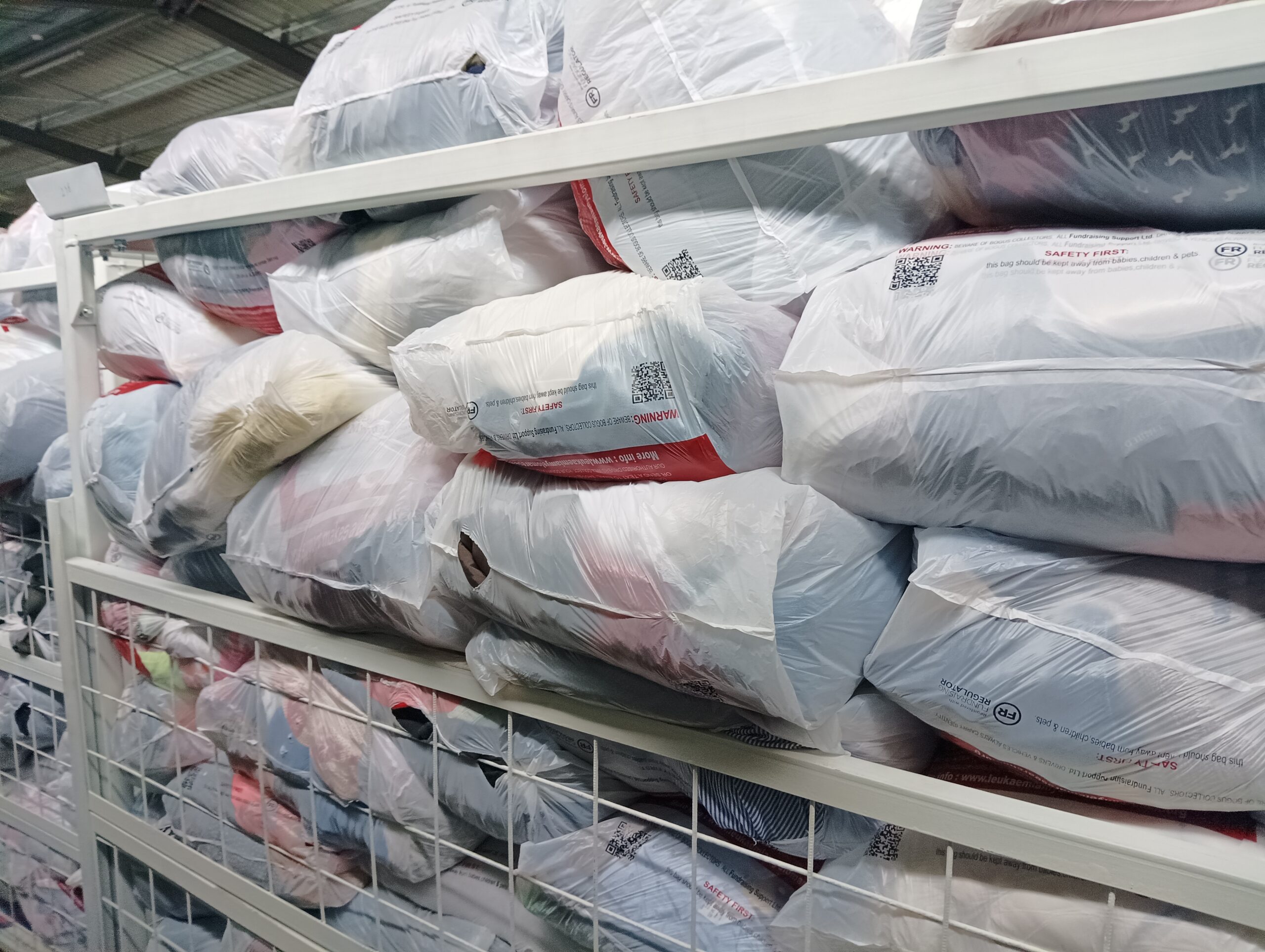 Dėvėti rūbai urmu iš jungtinės karalystės