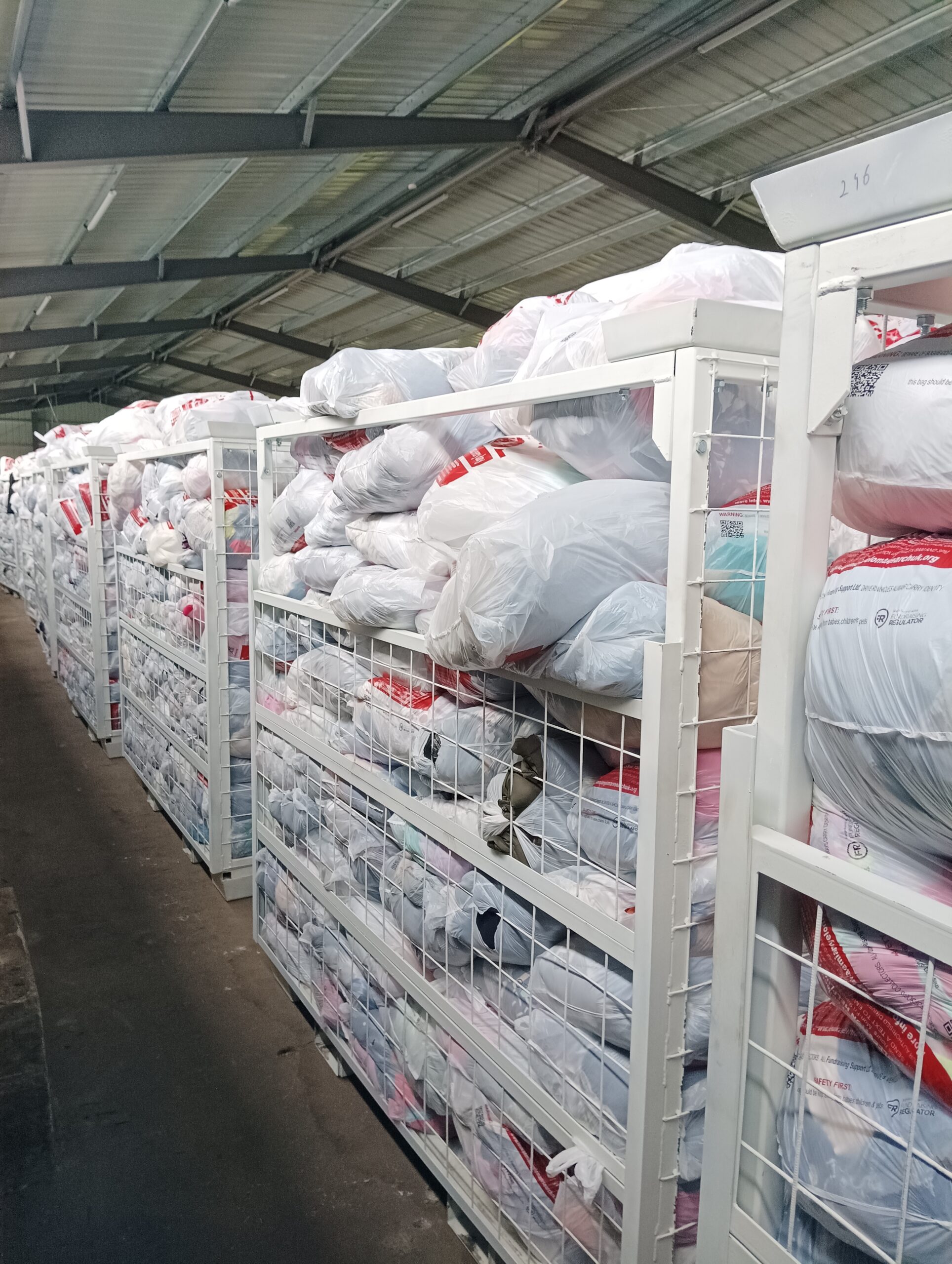 Dėvėti rūbai urmu iš jungtinės karalystės