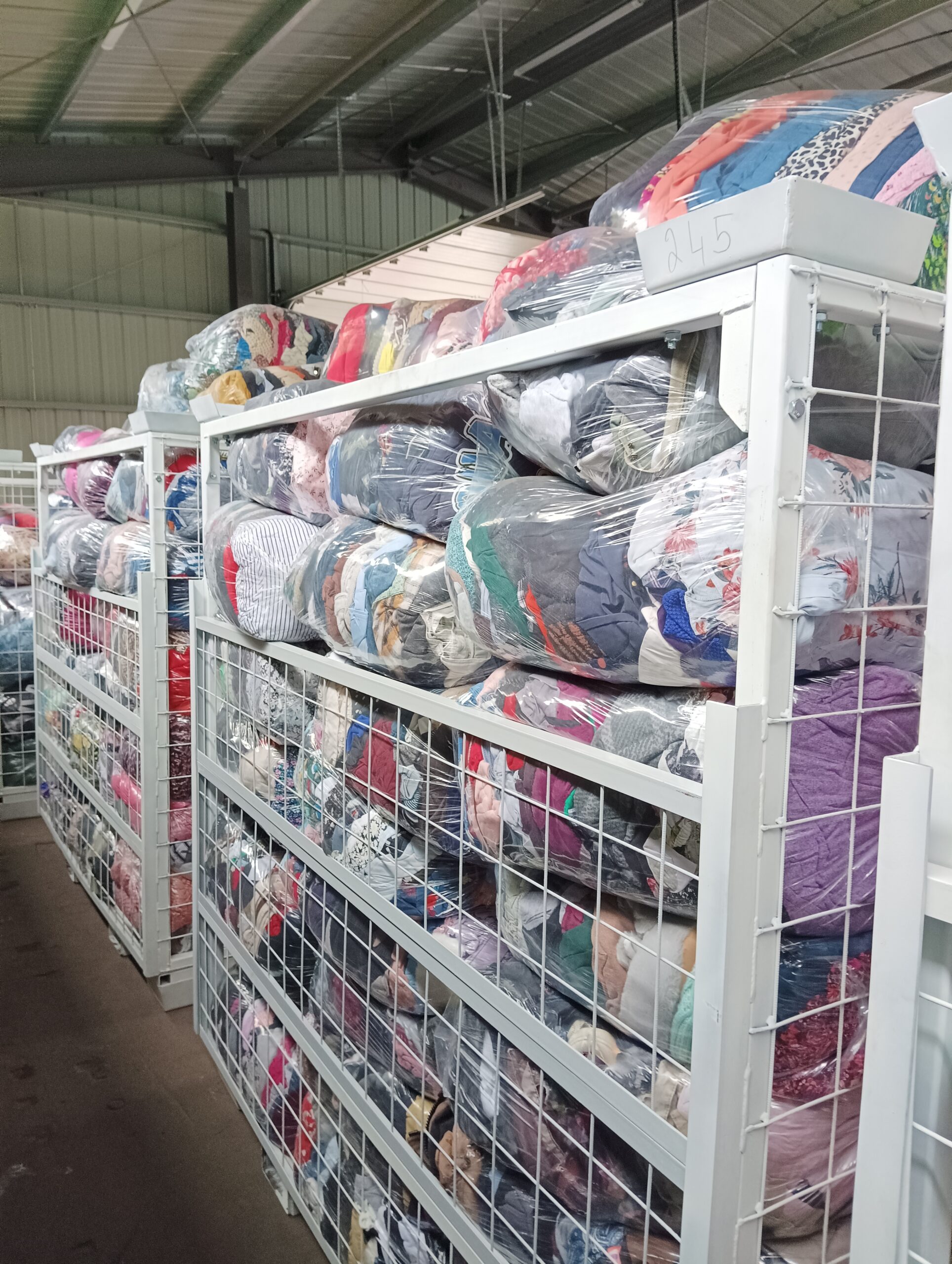 Dėvėti rūbai urmu iš jungtinės karalystės