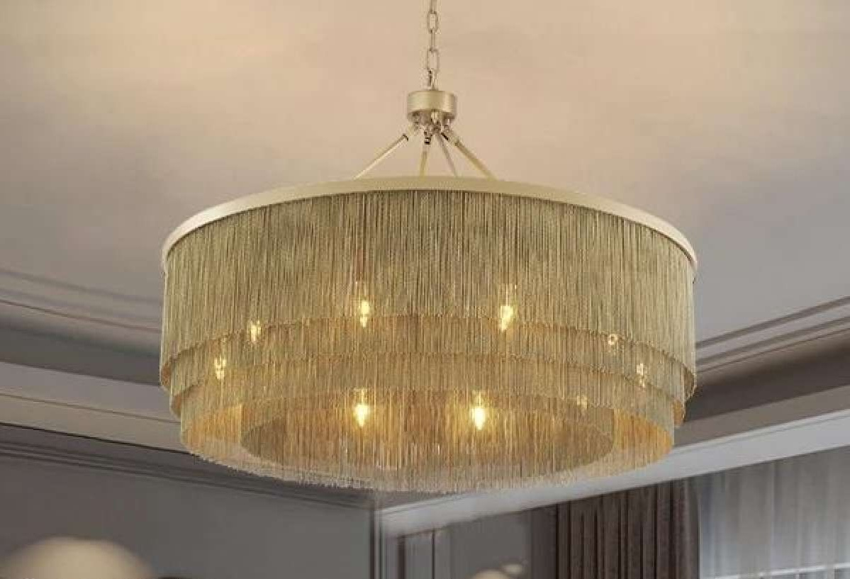 Parduodamas naujas šviestuvas