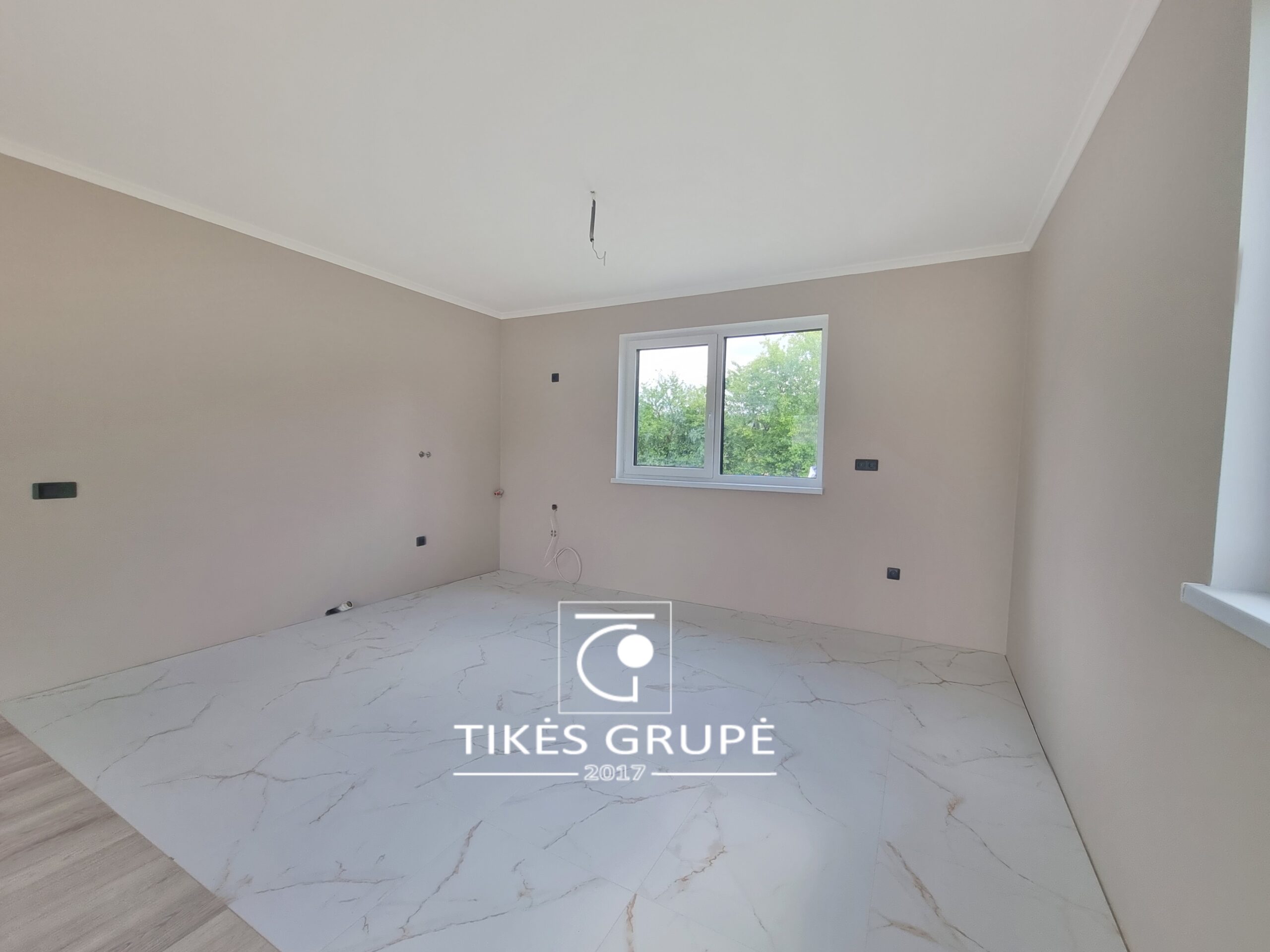 Parduodamas naujos statybos pilnai įrengtas 1 aukšto 80 m² mūrinis sodo namas su 6 a. žemės sklypu.