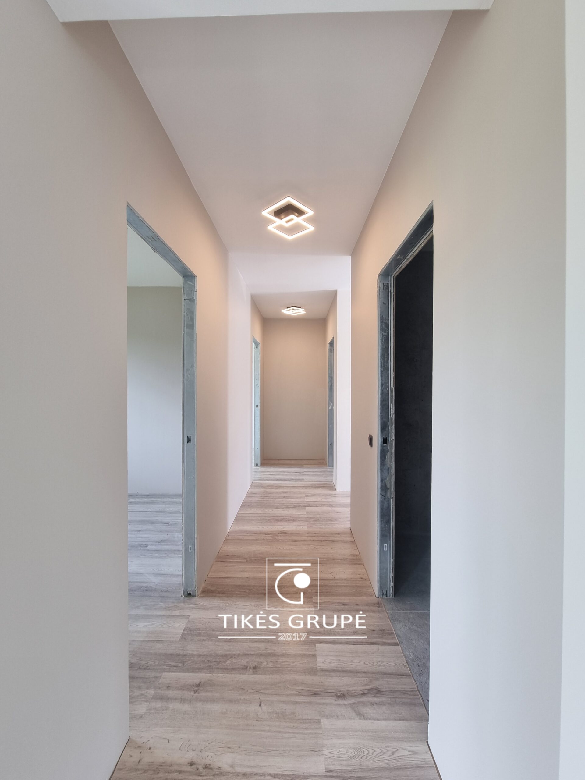 Parduodamas naujos statybos pilnai įrengtas 1 aukšto 80 m² mūrinis sodo namas su 6 a. žemės sklypu.