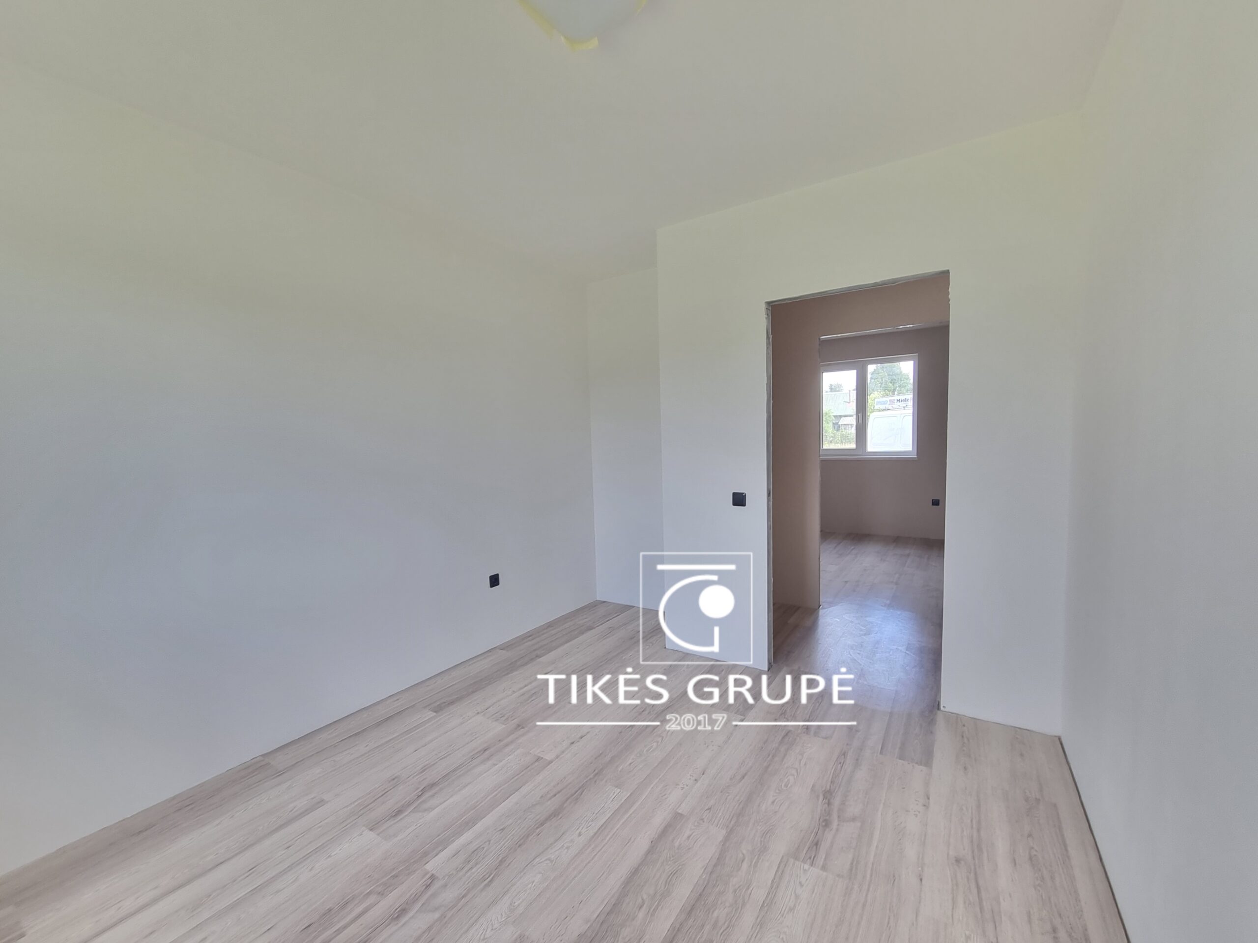 Parduodamas naujos statybos pilnai įrengtas 1 aukšto 80 m² mūrinis sodo namas su 6 a. žemės sklypu.