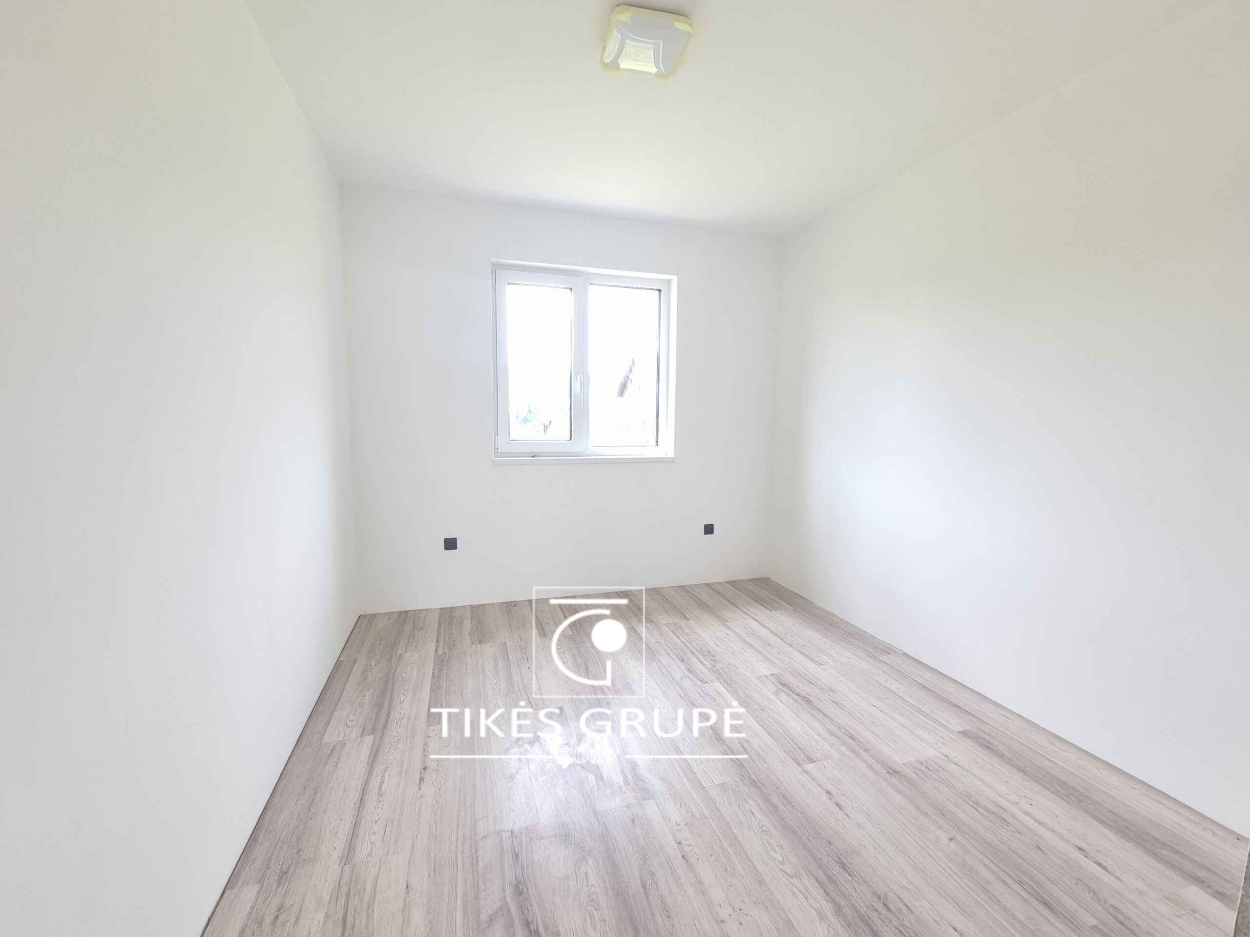 Parduodamas naujos statybos pilnai įrengtas 1 aukšto 80 m² mūrinis sodo namas su 6 a. žemės sklypu.