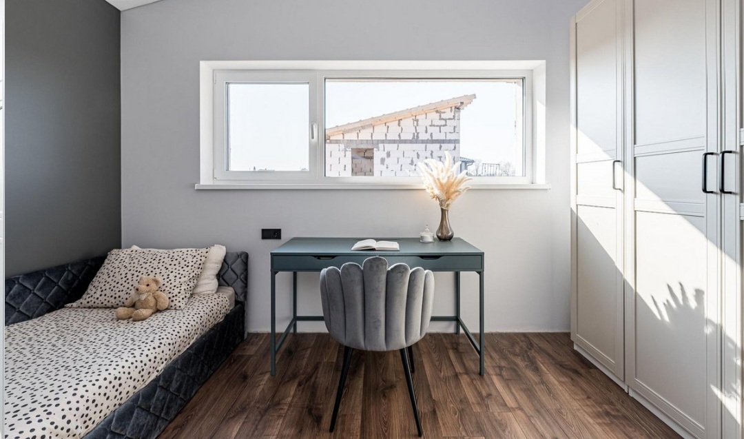 Parduodamas namas su atskiru svečių namuku