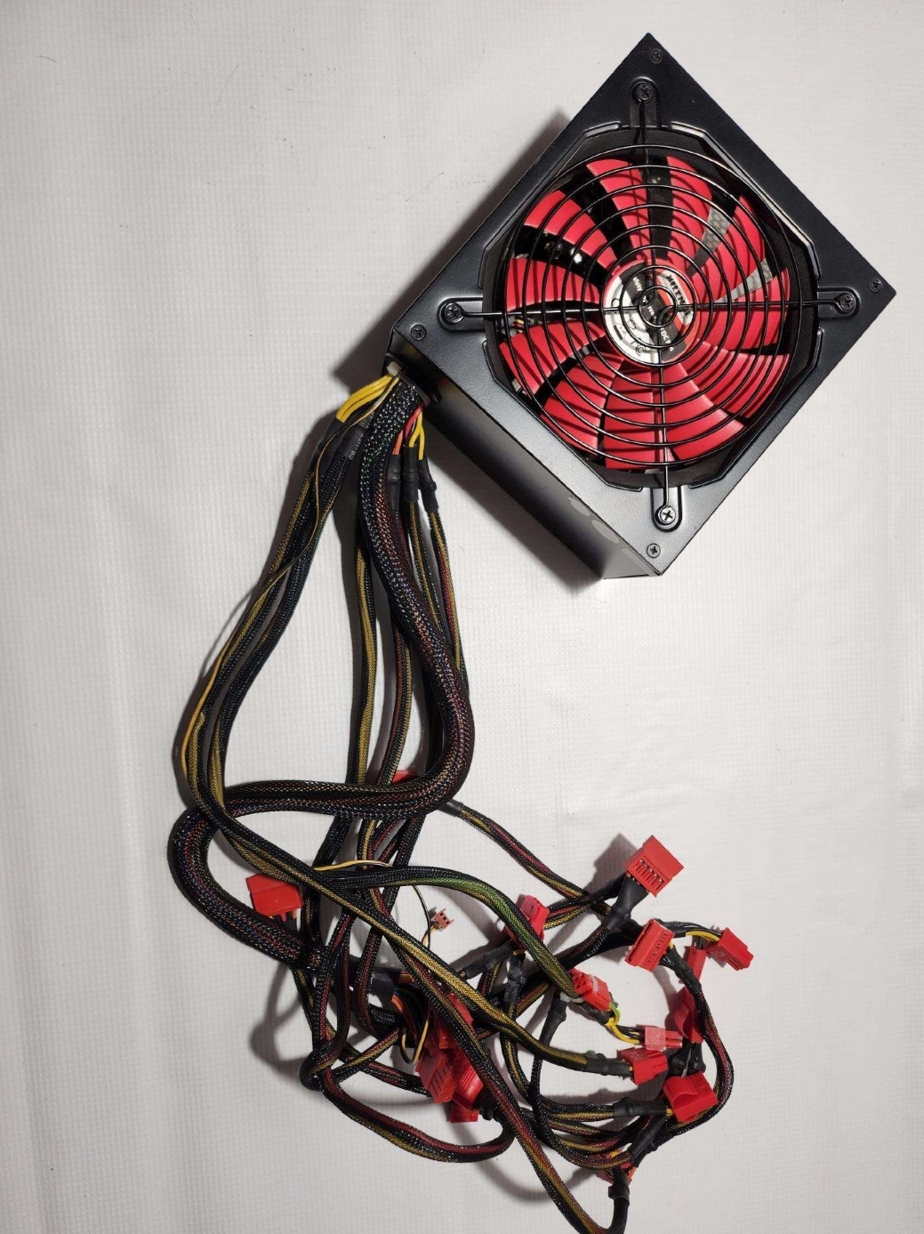 Maitinimo blokai 450-1300w Suteikiame garantiją