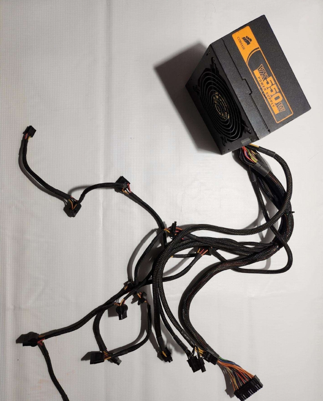 Maitinimo blokai 450-1300w Suteikiame garantiją