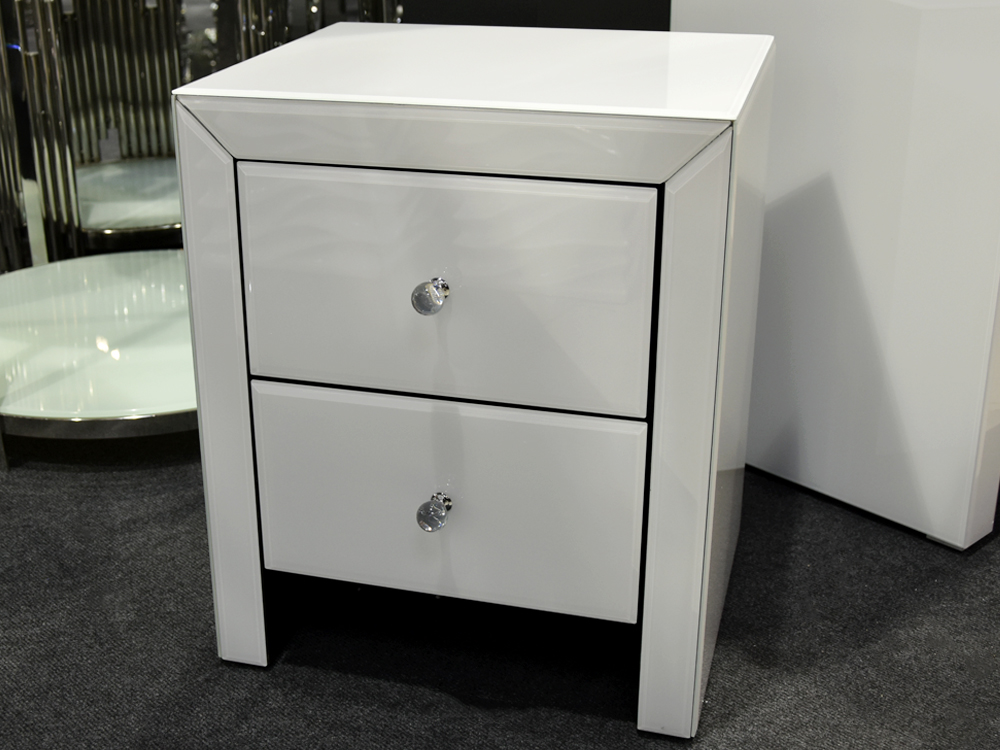 Veidrodžiai, konsolės, komodos, veidrodiniai baldai