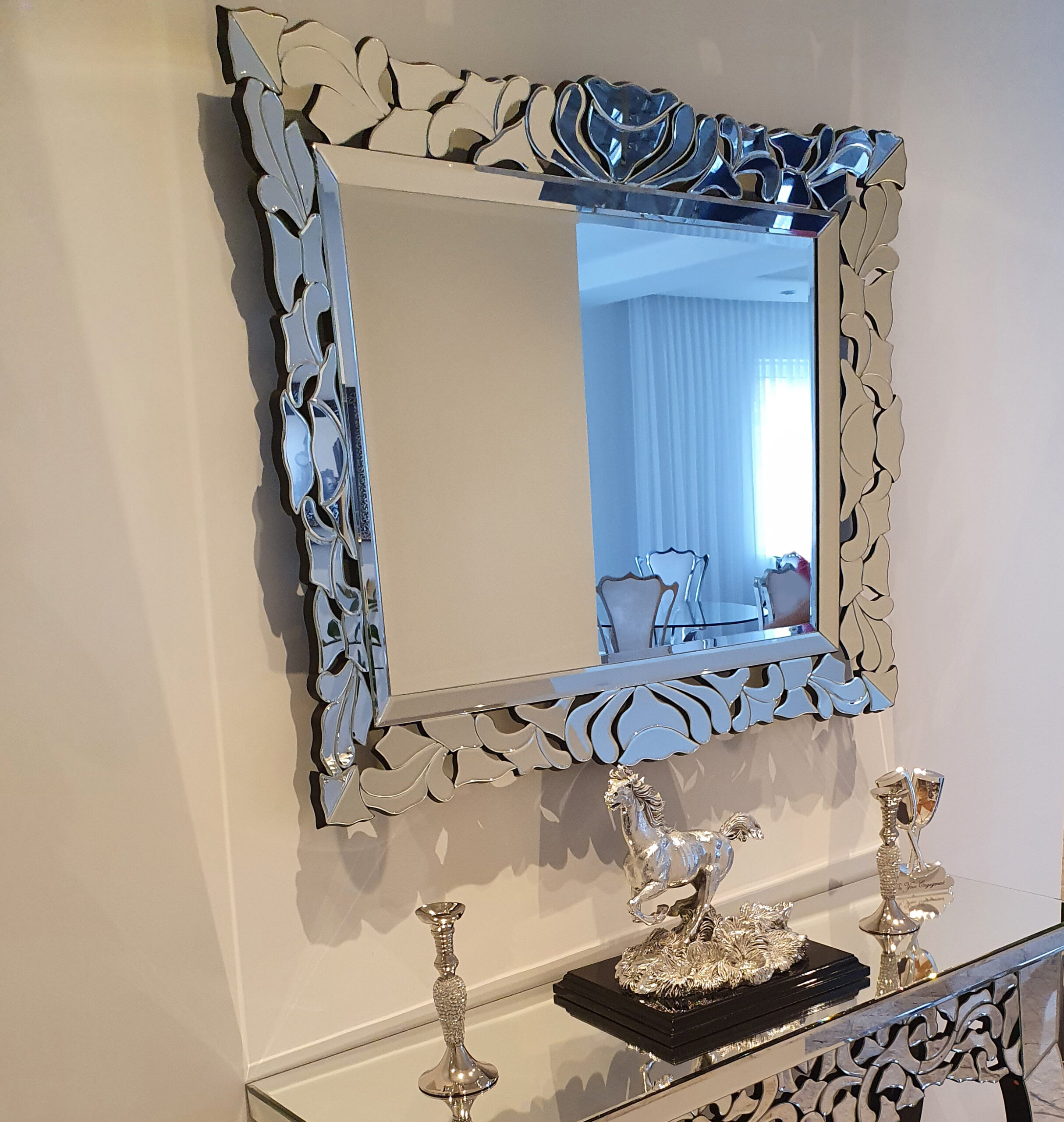 Klasikiniai ir modernūs veidrodžiai