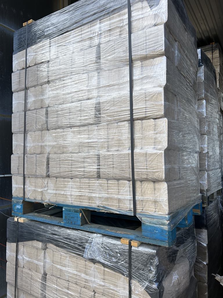 Parduodami aukštos kokybės medienos pjuvenų briketai!