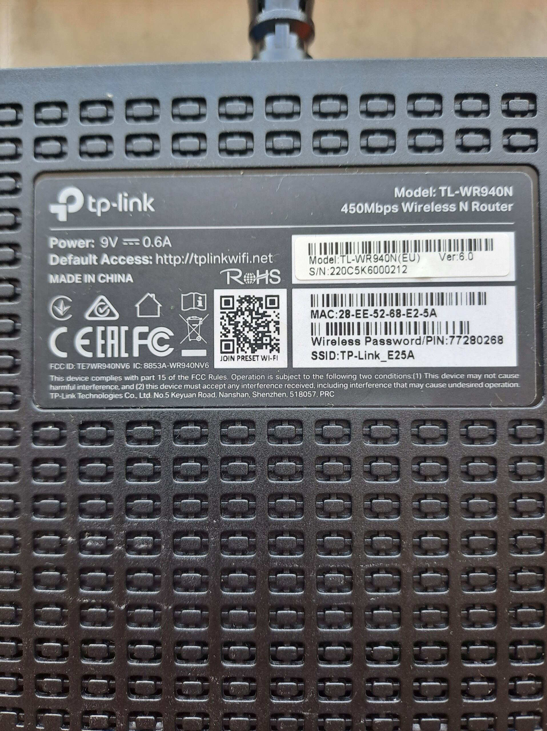 tp link Model: TL-WR940N 450mbps. 15€.