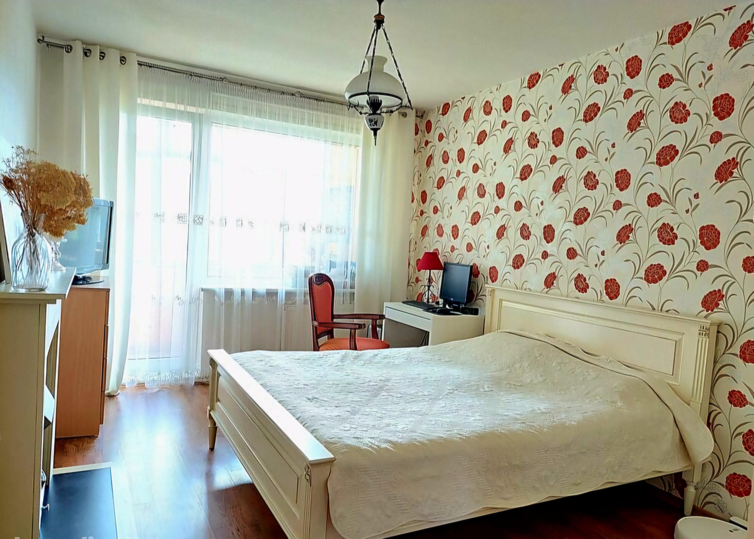 Parduodamas perplanuotas 3 kambarių butas