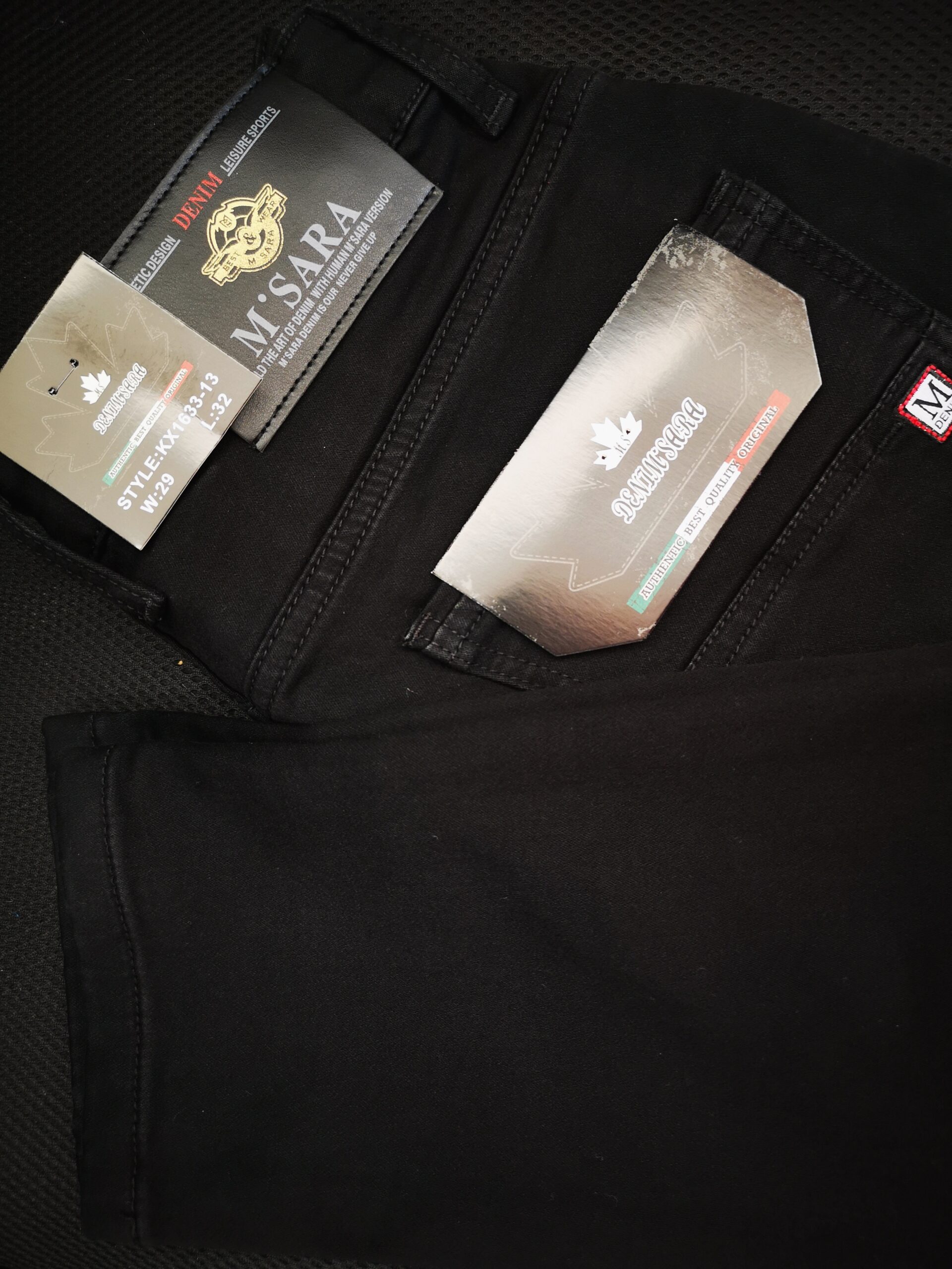 Jaunatviški, siauri, vyriški džinsai.