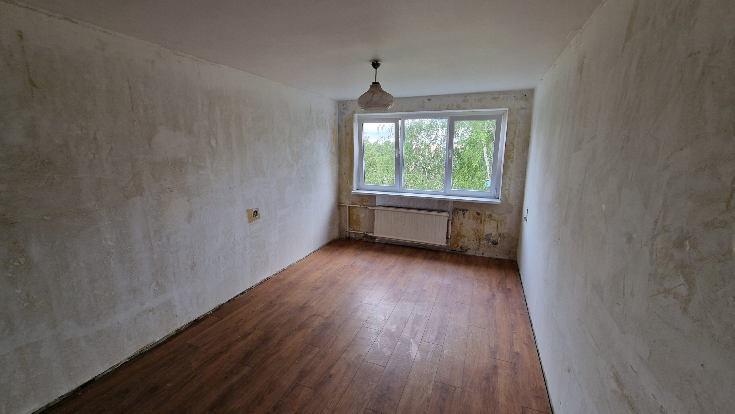 Parduodamas 3 kambarių butas, pradėtas remontas