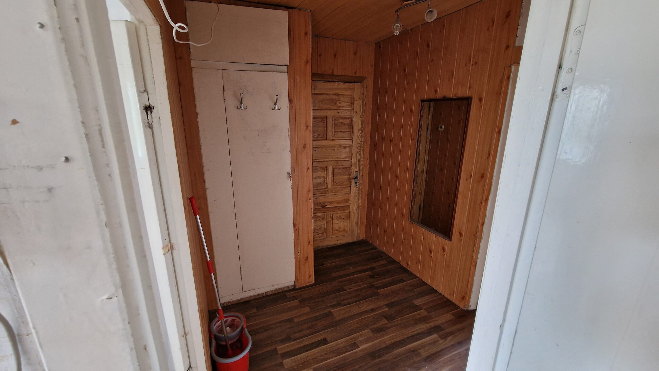 Parduodamas 3 kambarių butas, pradėtas remontas