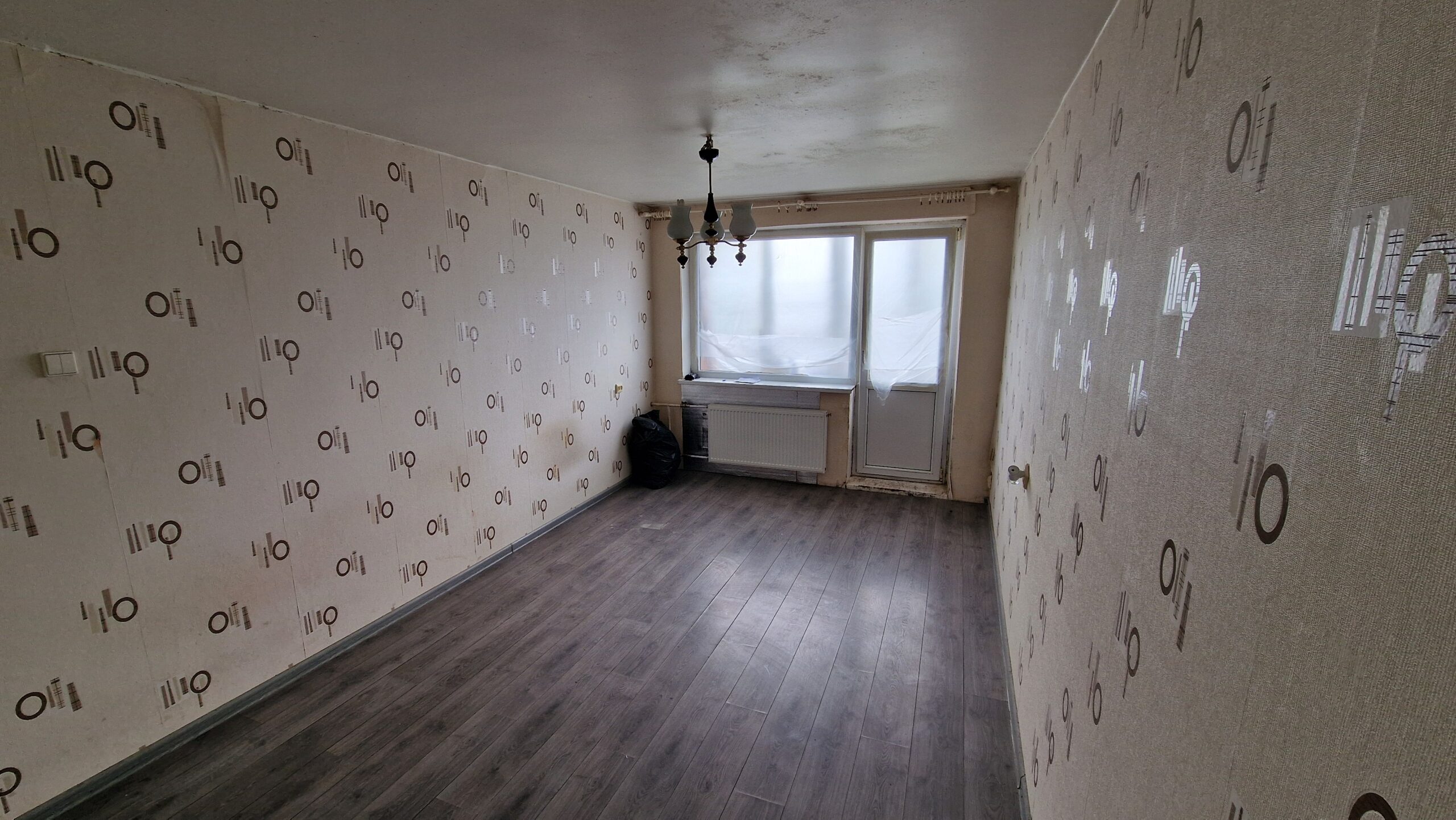 Parduodamas 3 kambarių butas, pradėtas remontas