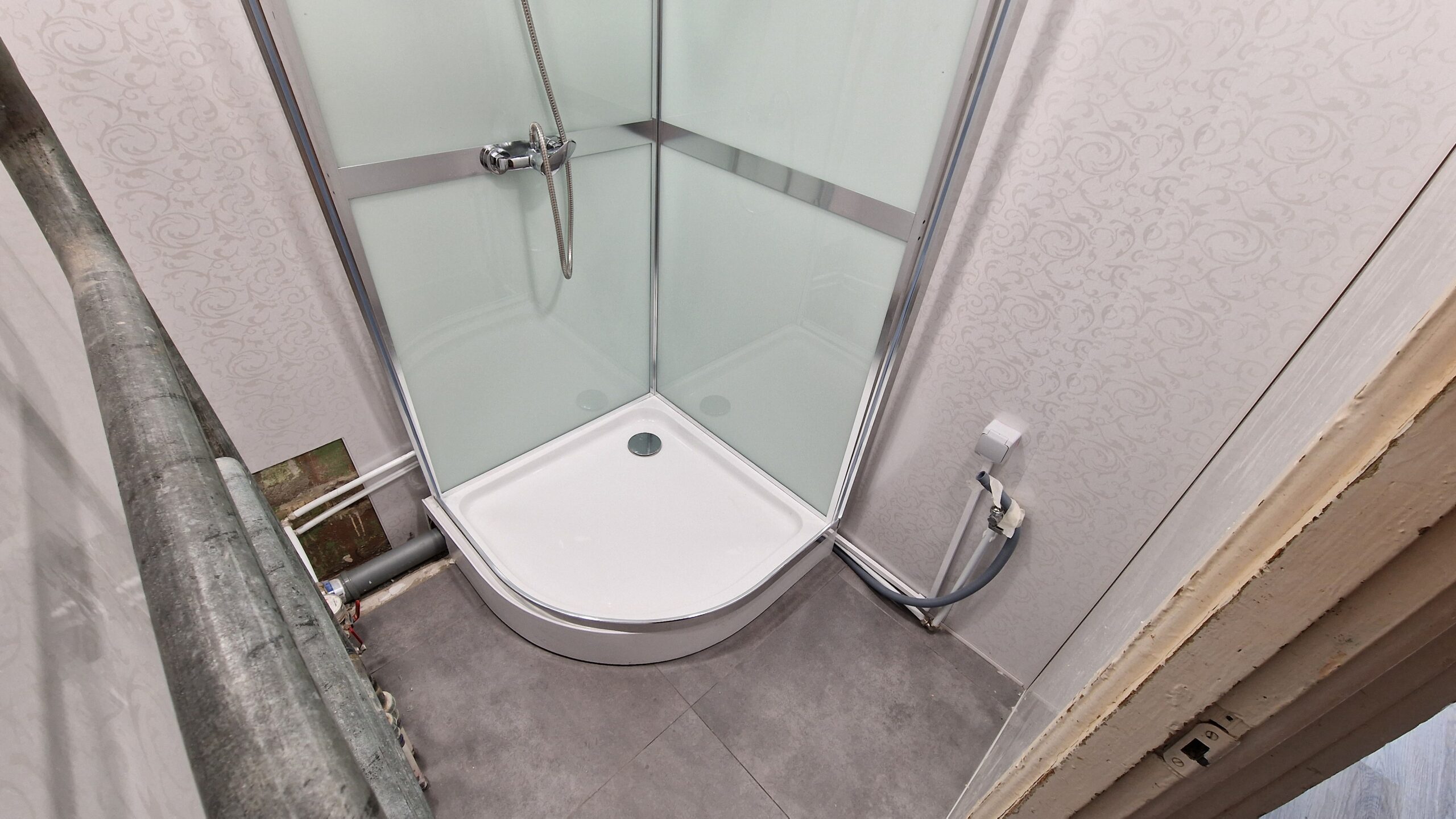 Parduodamas 3 kambarių butas, pradėtas remontas