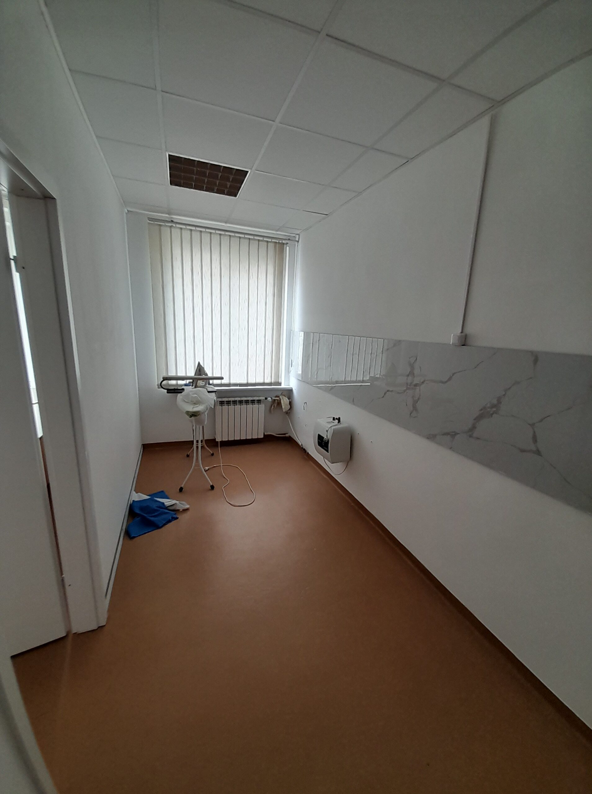 Išnuomojamos 60 kv.m. Patalpos Šaulių g., tinkamos grožio – paslaugų – procedūroms – ofisui. Yra 2 kriauklės