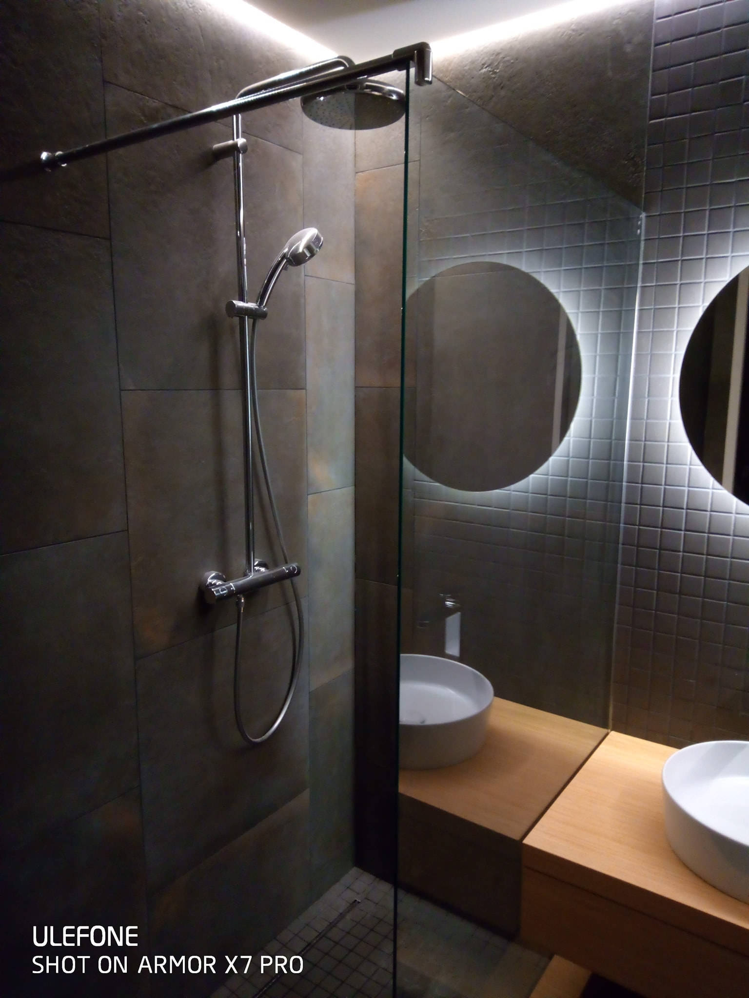 Plyteliu klijavimas ir pilna vidaus apdailai iki Rakto