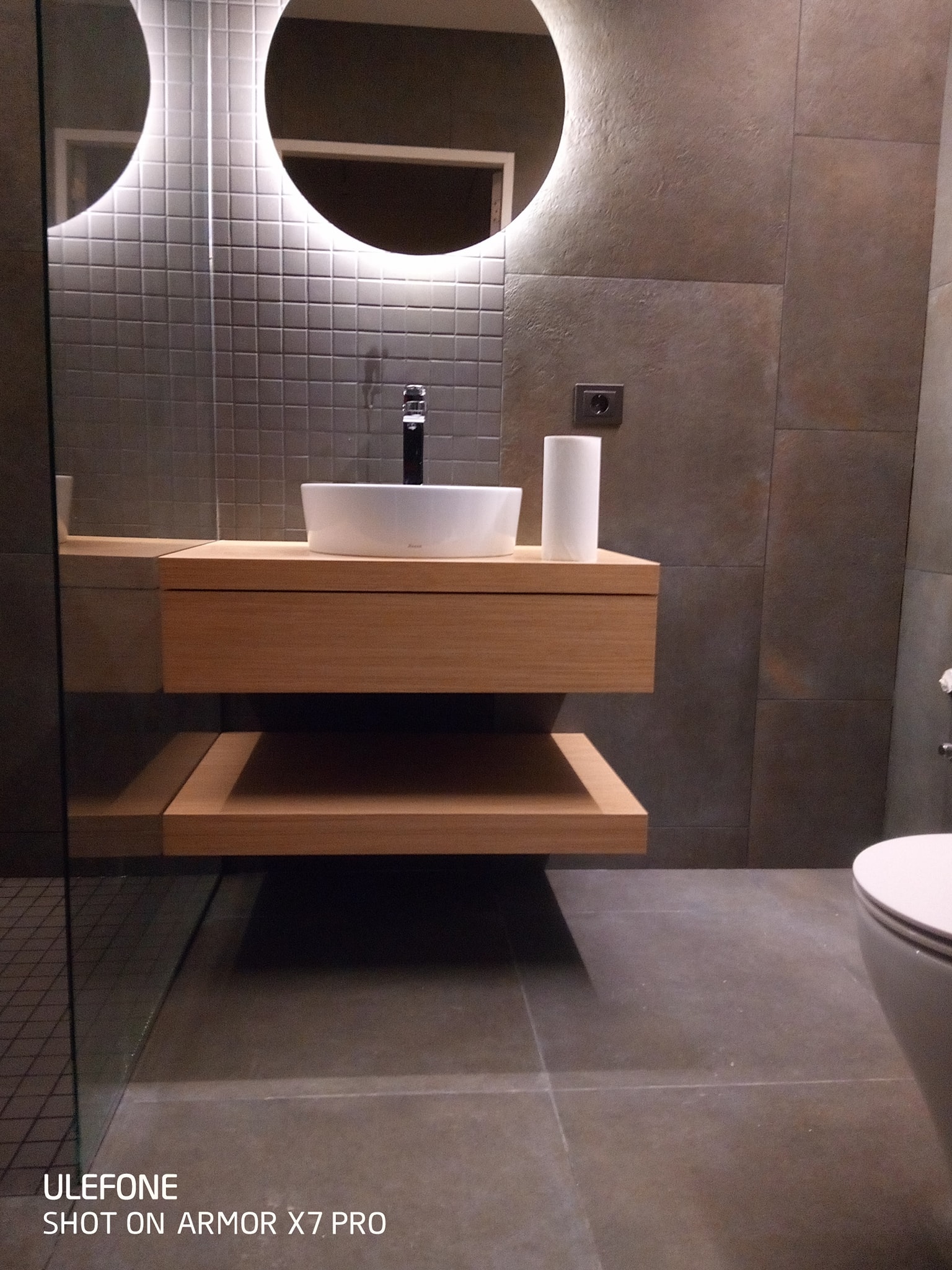 Plyteliu klijavimas ir pilna vidaus apdailai iki Rakto