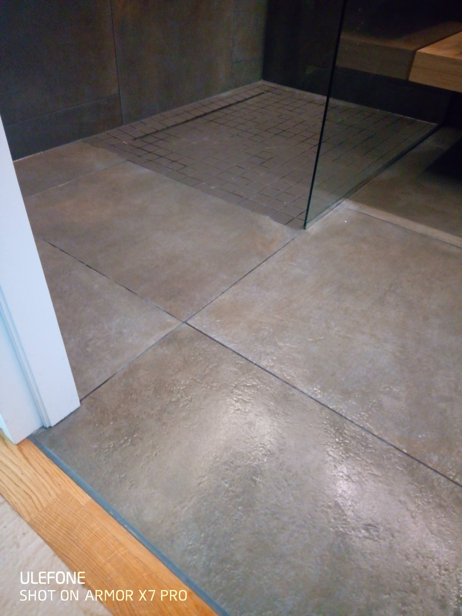 Plyteliu klijavimas ir pilna vidaus apdailai iki Rakto