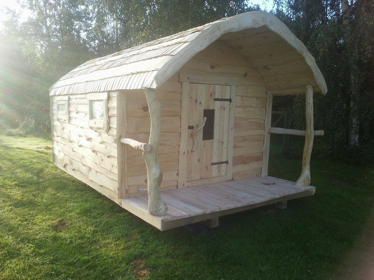 Puošnios pirtys ir medžio skulptūros