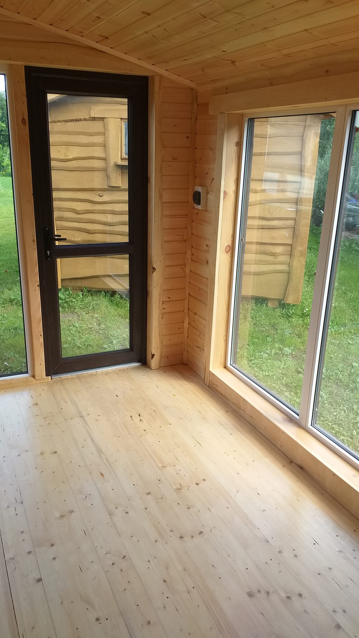 Puošnios pirtys ir medžio skulptūros