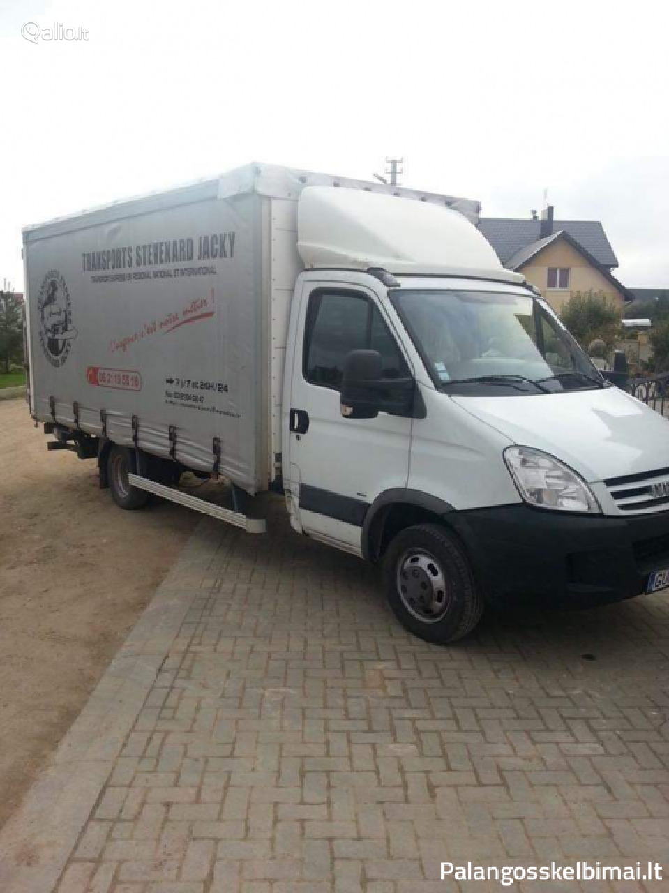 Senų baldų išvežimas