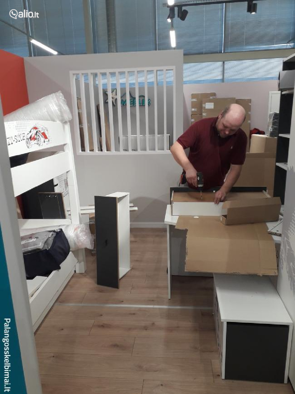 Senų baldų išvežimas