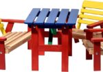 Vaikiškų lauko baldų komplektas.