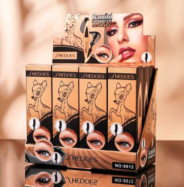 Blakstienas ilginantis tušas. Atsparus vandeniui ir prakaitui