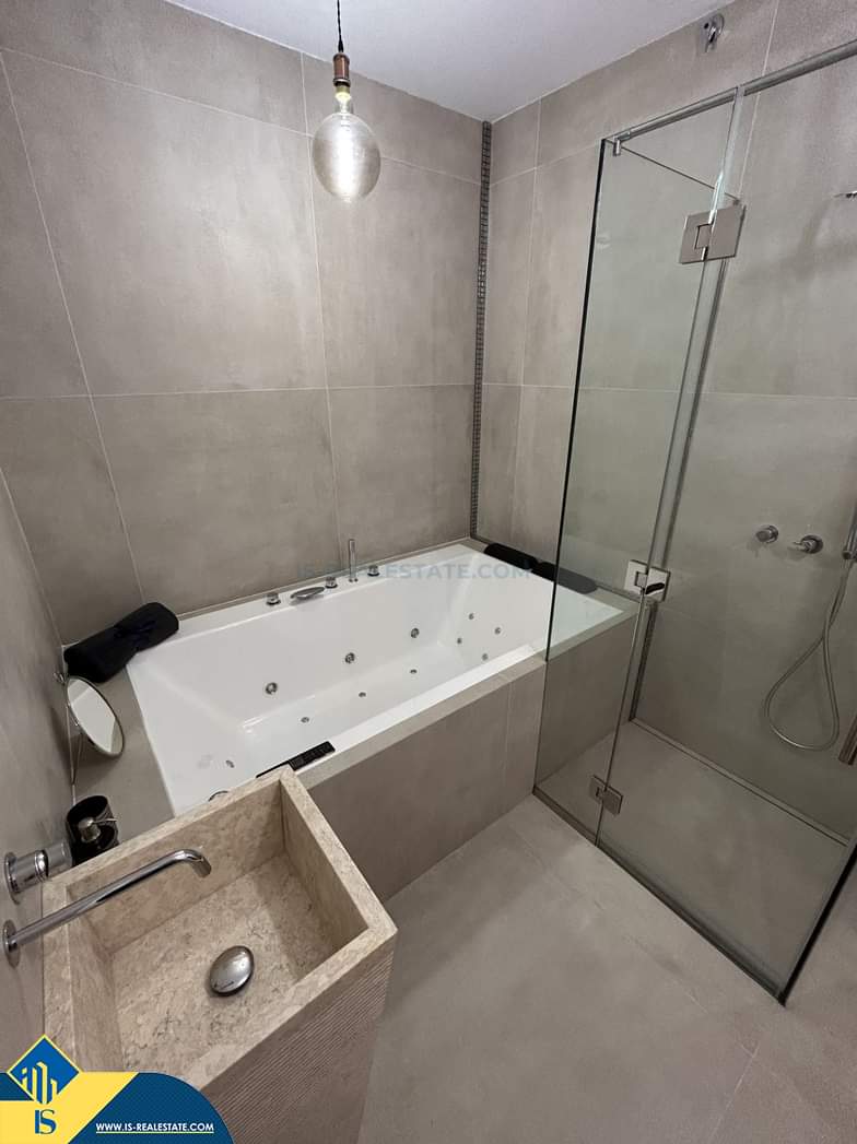 Parduodamas 4 kambarių renovuotas apartamentas Ispanijoje, Malaga provincijoje, Marbella mieste