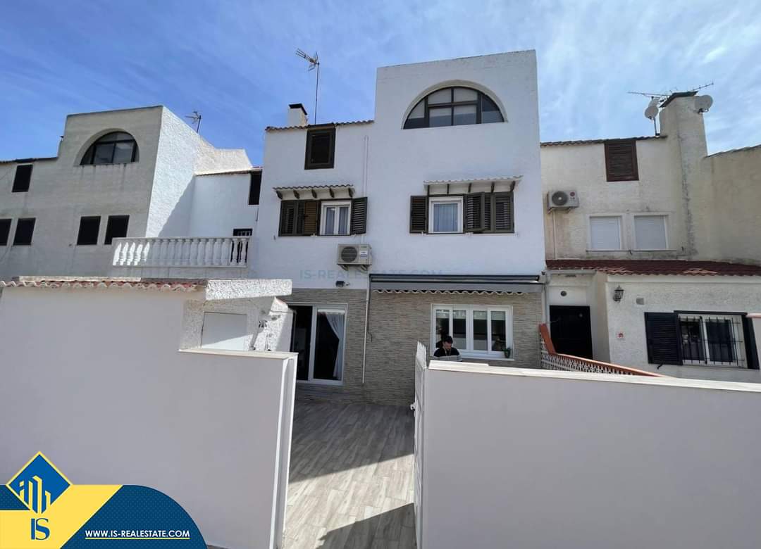 Parduodamas 3 kambarių renovuotas namas, Ispanijoje, Alicante provincijoje, Torrevieja mieste