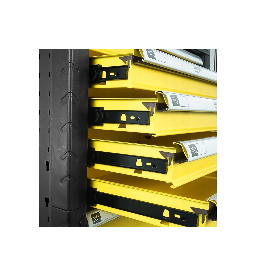 7 stalčių vežimėlis su ratukais