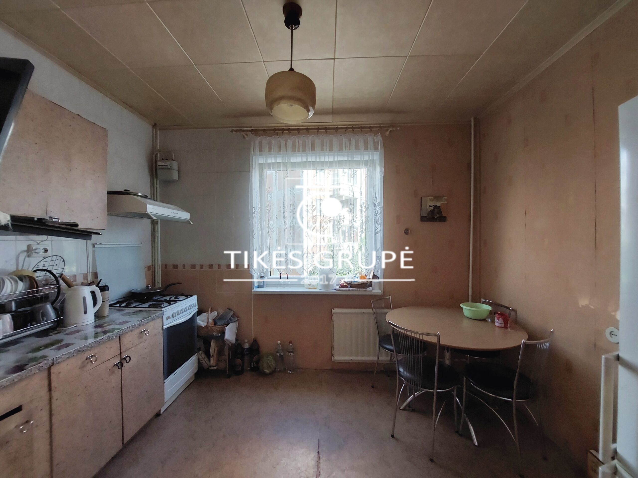 Parduodamas 2 kambarių butas su holu