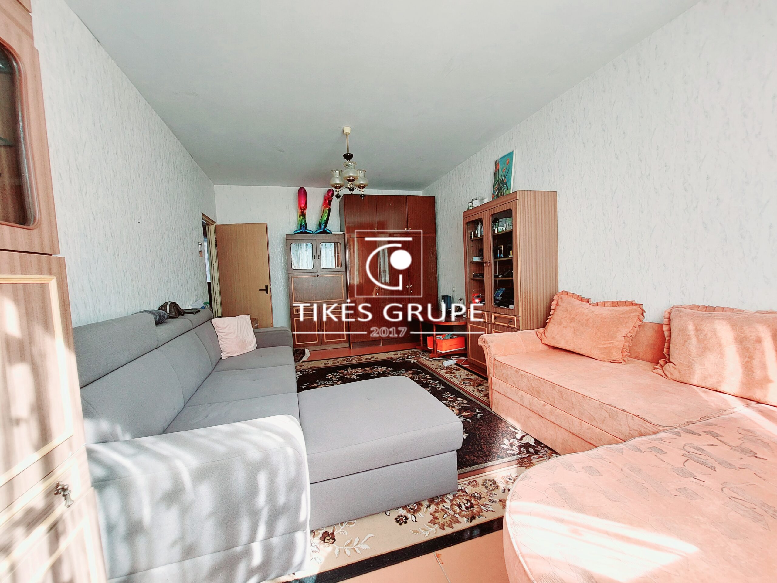 Parduodamas 2 kambarių butas su holu