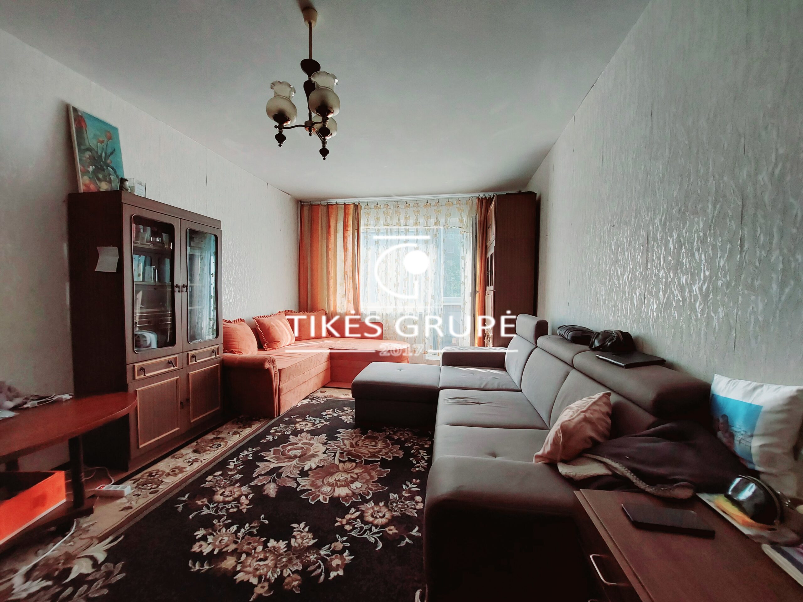 Parduodamas 2 kambarių butas su holu