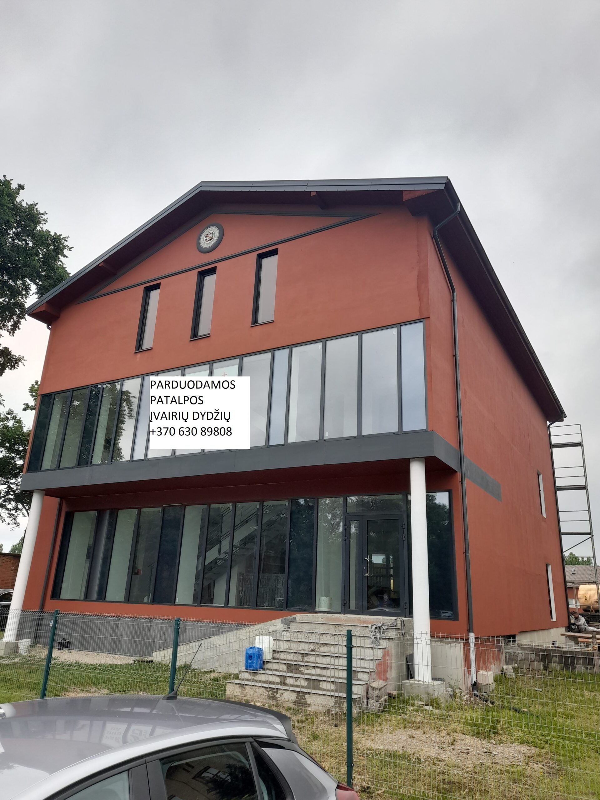 Parduodamos 220 kv.m. Komercinės – maitinimo – paslaugų – prekybinės ar ofisui tinkančios patalpos centre