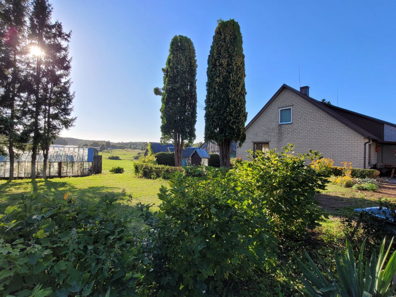 Parduodamas namas su sklypu